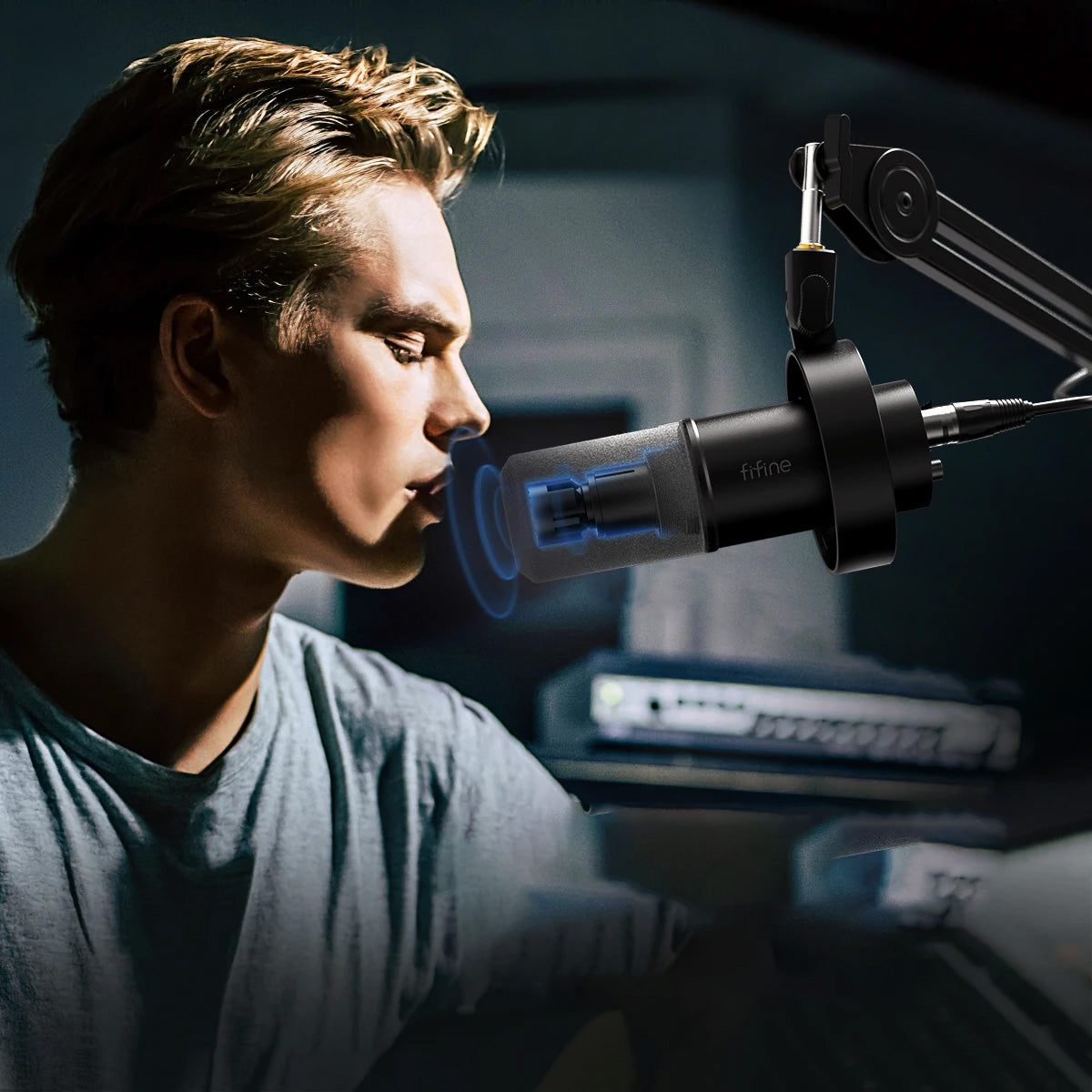 FIFINE K688 - Microfone Dinâmico USB/XLR, Shock Mount, Saída para Headphones