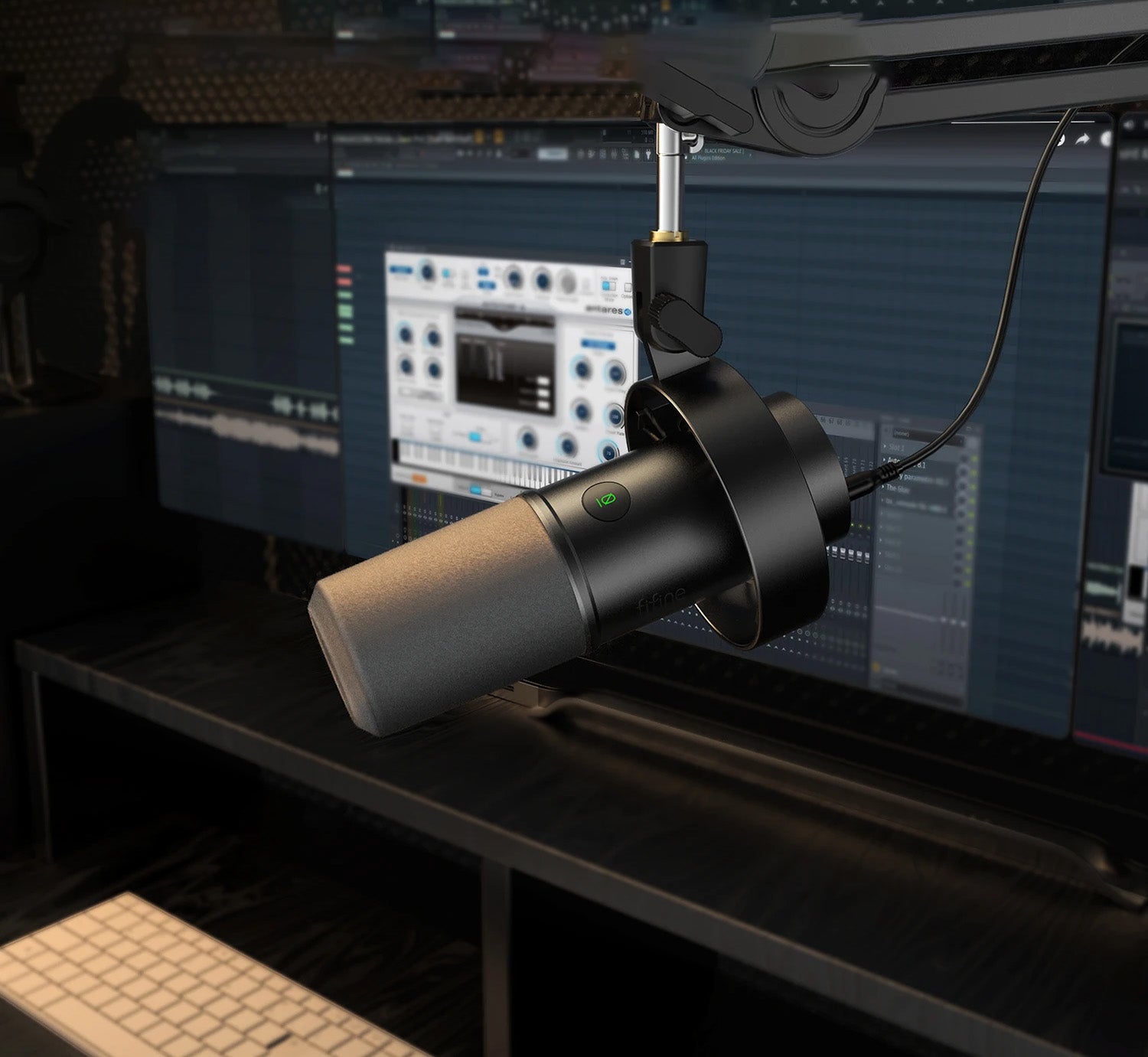 FIFINE K688 - Microfone Dinâmico USB/XLR, Shock Mount, Saída para Headphones