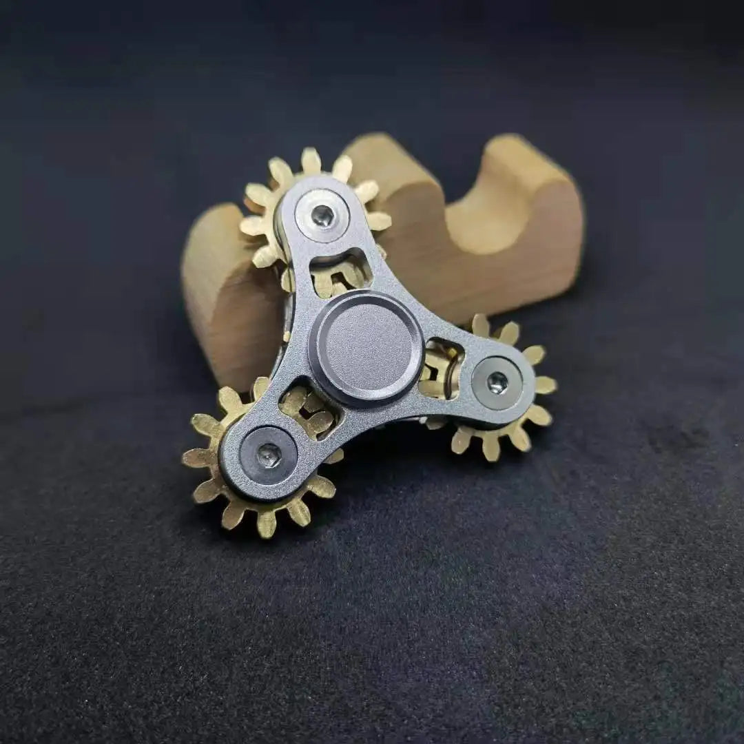 Fidget Spinner Gear – Rodas Dentadas, Cobre, Rotação Suave, Design Metálico Premium