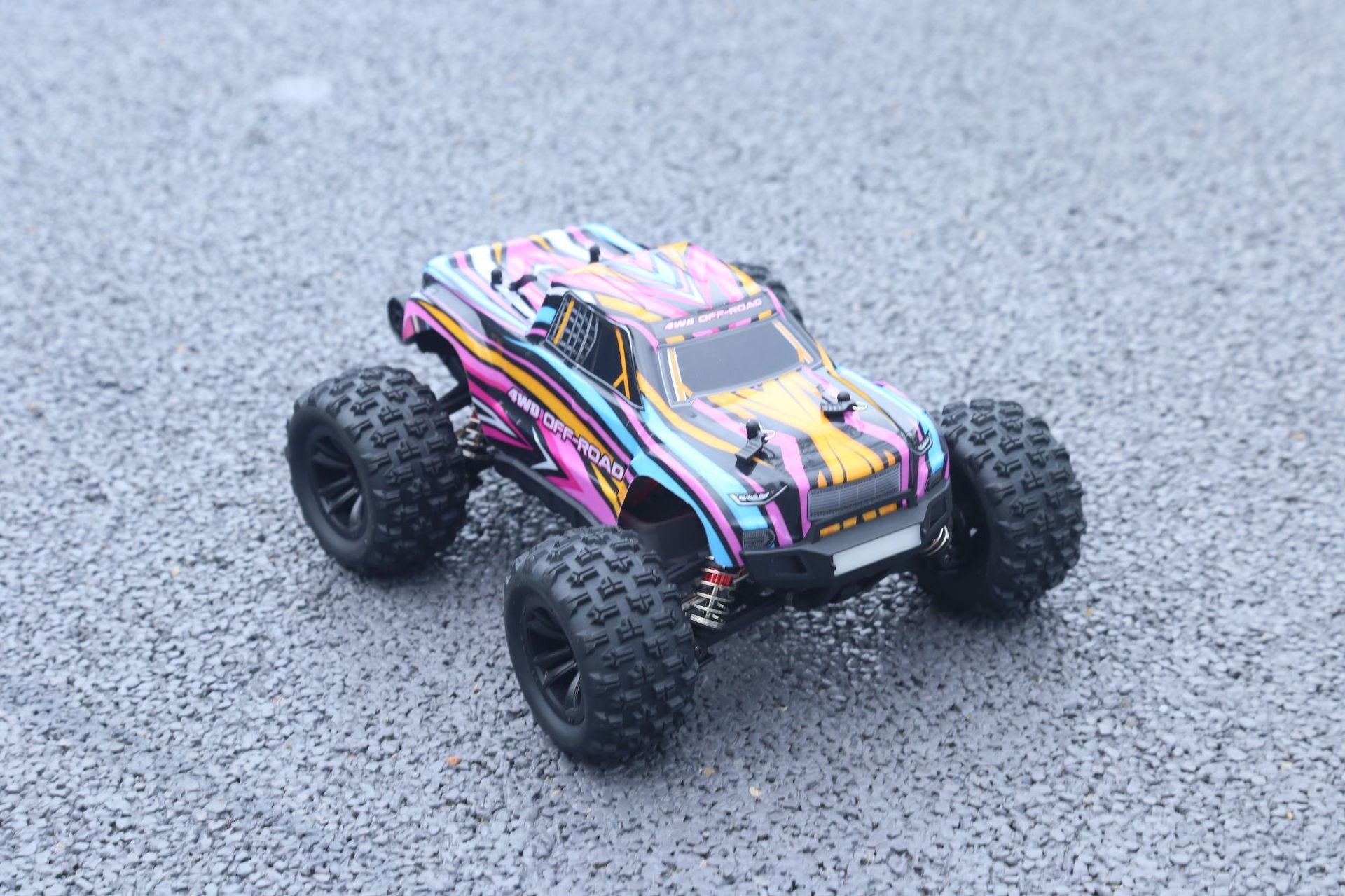 Carro Telecomandado 70KM/H - HYPER GO MJX 16208 – Brushless, 4WD, , Chassis Metálico e Suspensão Hidráulica