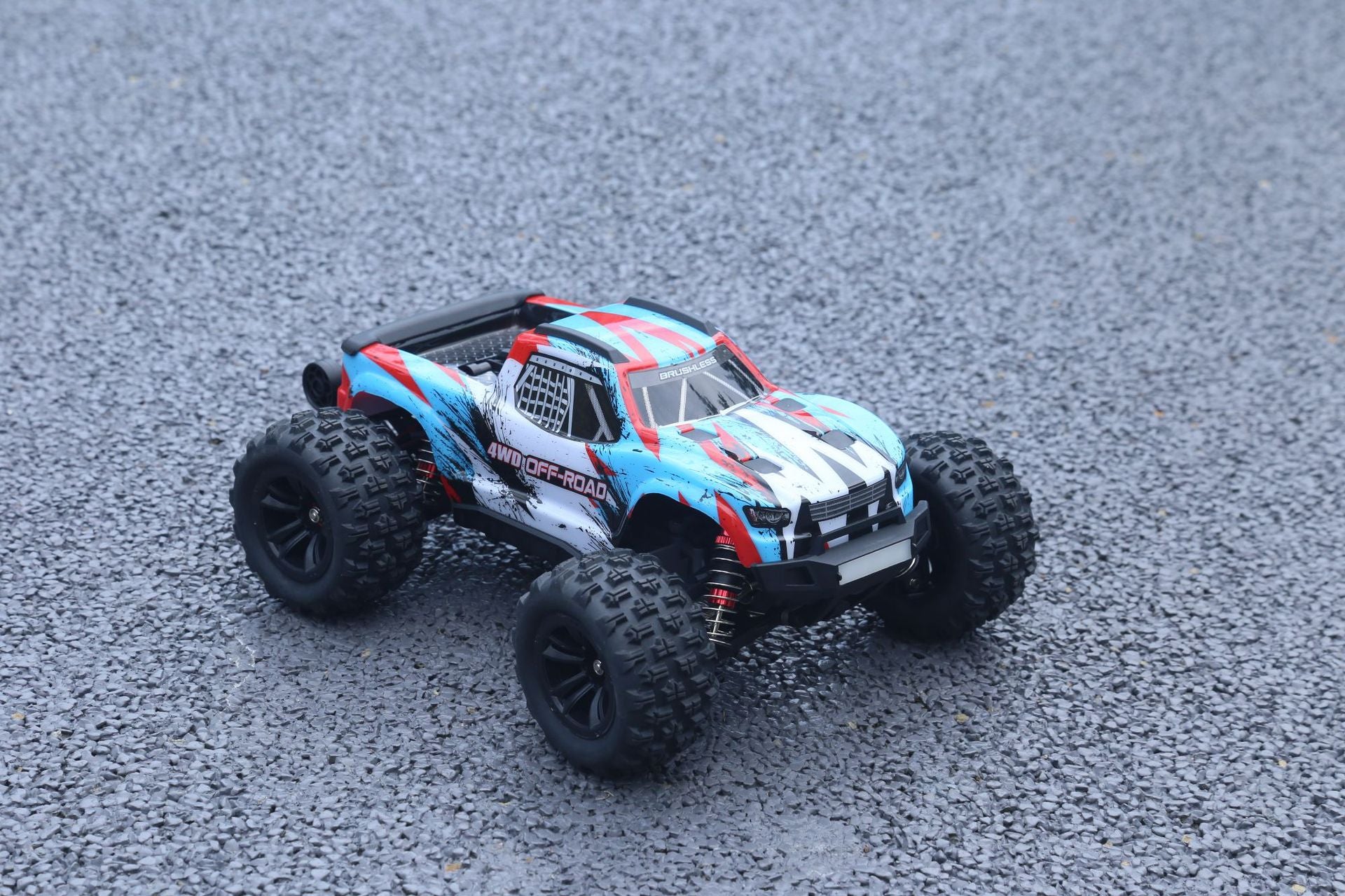 Carro Telecomandado 70KM/H - HYPER GO MJX 16208 – Brushless, 4WD, , Chassis Metálico e Suspensão Hidráulica